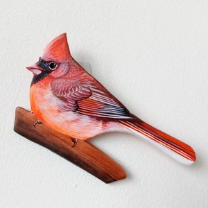 セラミック製のカーディナル鳥の壁飾り