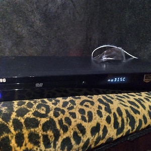 Samsung DVD Player 1080P8/XAA – Smooth Playback, Sharp Upscaling - Preowned - Nice Condition