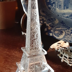 Awesome Vintage Etched Crystal Eifel Tower Figurine Crystal Buildings Light-up Crystal Eifel Tower Crystal Buildings Crystal Figurines