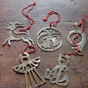 Enfeites de Natal Vintage de Latão Maciço (Conjunto de 5) 3 1/2 a 5 Polegadas Enfeites de Natal Enfeites de Latão Maciço Decoração de Natal Decoração de Natal