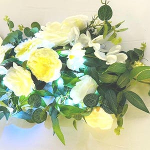 Fairy Lights: Illuminated Wedding Table. Floral Arrangement Decor. Wedding lighting