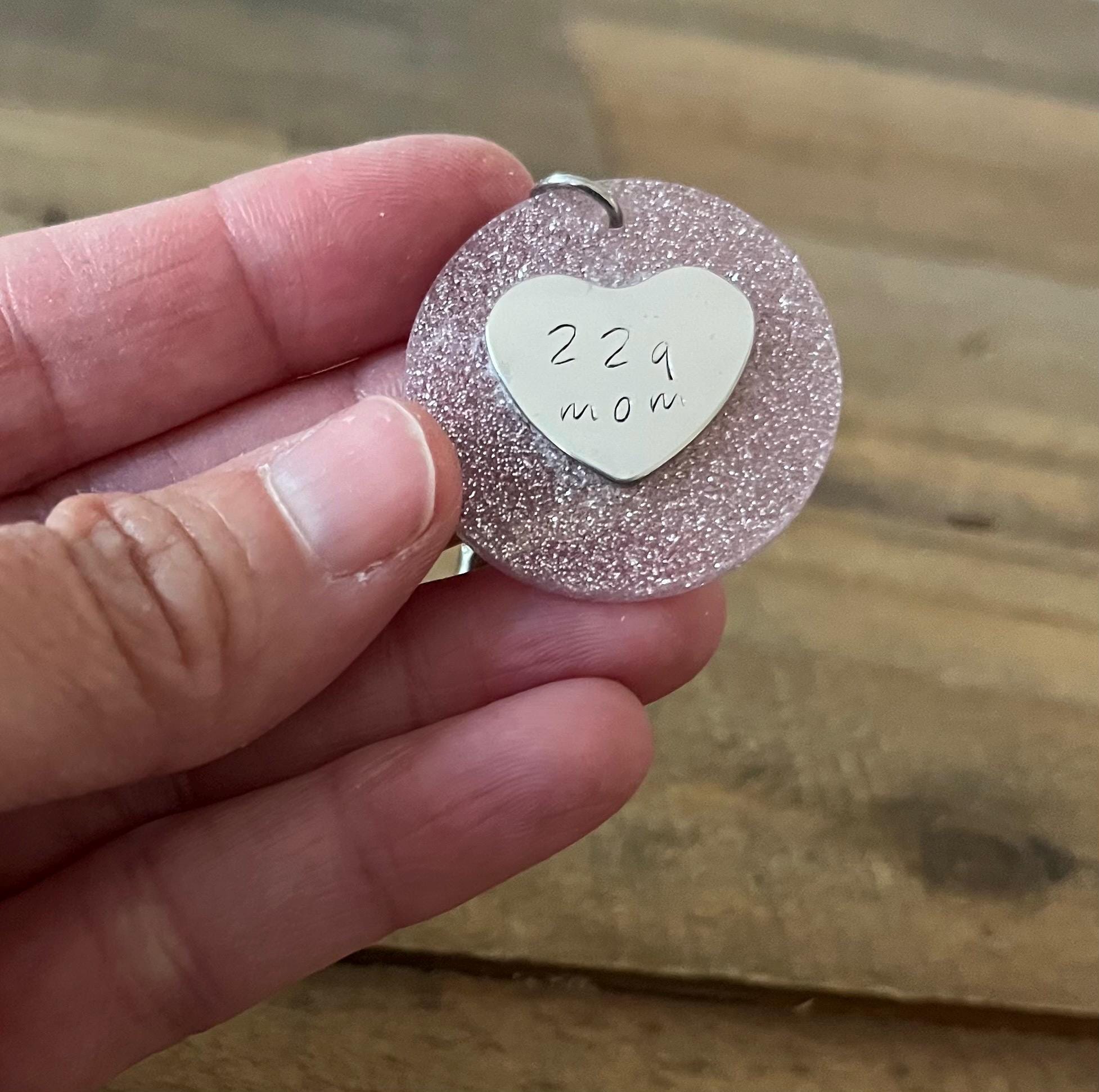 22q Mom Pink Glitter Key Chain - Etsy