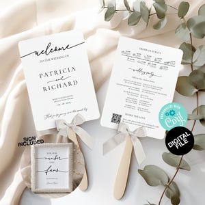 Könnte beinhalten: Hochzeitsfächer-Set mit zwei weißen Papierfächern und einem kleinen gerahmten Schild. Die Fächer haben Holzgriffe und sind mit weißen Bändern verziert. Auf einem Fächer steht "Willkommen zur Hochzeit von Patricia und Richard".