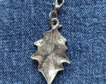 Pewter Holly leaf keyring / keychain or zipper charm
