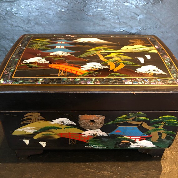 Japanese music box. Vintage music box. Jewellery b