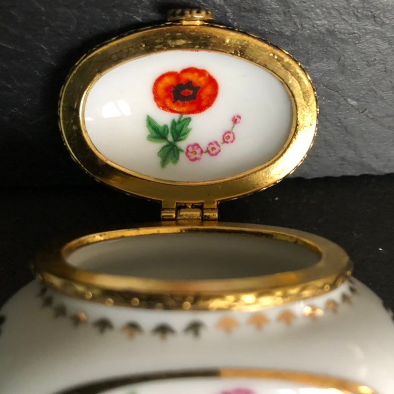 Del Prado Trinket Box. Porcelain Pill Box. Vintage Pill Box. - Etsy