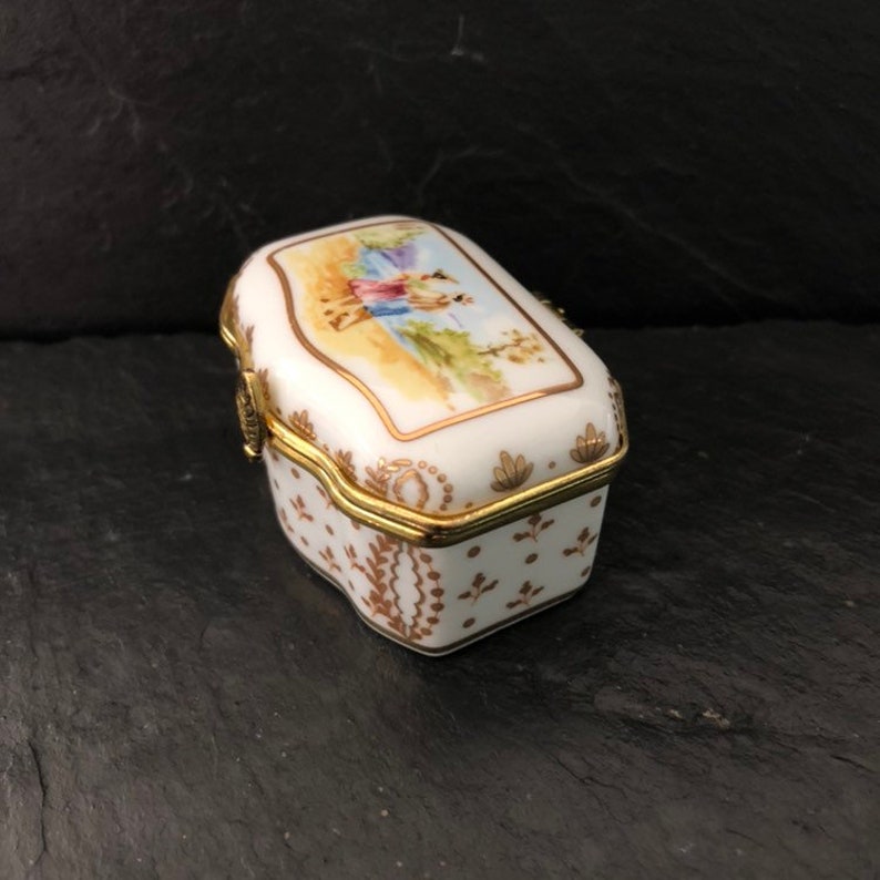 Del Prado Trinket Box. Porcelain Pill Box. Vintage Pill Box. - Etsy