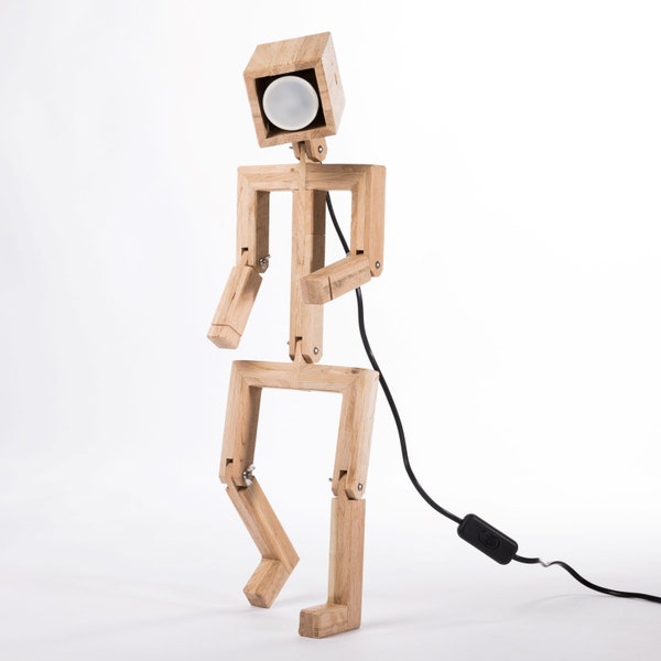 Jaffu // Lampe bonhomme design articulée en bois de chêne recyclé 53cm