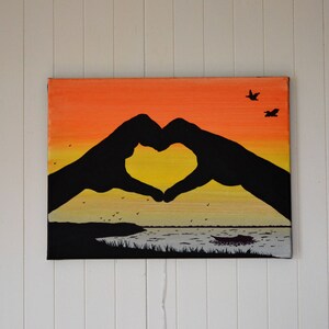 Led canvas art 'Hands in heart on sunset' image 3