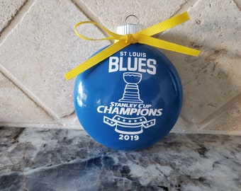 Adorno de los St. Louis Blues - Campeones de la Copa Stanley 2019 - Regalo de hockey de la NHL - Gloria Gloria - Todos sangramos azul