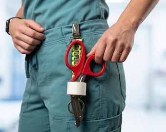 Soporte para tijeras de trauma para enfermeras y personal de emergencias médicas: correa de paracord para tijeras y protector de bolsillo.