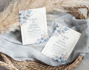 Pode incluir: Dois cartões brancos de guardar a data com desenhos florais azuis em aquarela e o texto "Save the Date" em um arco azul. O texto abaixo diz "Jessica Hooper e Richard Anderson" e inclui a data "Sábado, 24 de junho de 2023".