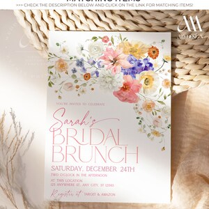 Pu&ograve; includere: Un invito a un brunch di nozze con fiori ad acquerello rosa, giallo e blu. Il testo recita "Sei invitato a celebrare il brunch di nozze di Sarah, sabato 24 dicembre, alle 14:00, in questa location, 123 Anywhere St. Any City, ST 12345, Registrati su Target & Amazon."