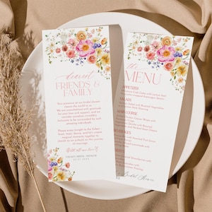 Op de afbeelding: Een bloemig bruidsdouchemenu met een roze en witte achtergrond. Het menu bevat voorgerechten, salades, hoofdgerecht, dranken en desserts. De tekst "the dearest friends & family" staat bovenaan het menu.