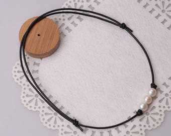 Three Pearls Necklace, Adjustable Pearl Choker Leather Necklace, Women White Cultured Freshwater Pearls Jewelry on black round leather