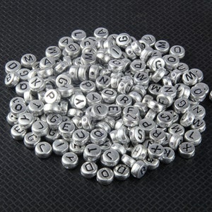 Carta de oro cuentas plata alfabeto cuentas mezcladas acrílico inglés 7 mm perlas, spacer perlas redondo nombre abalorio sin cuerpo para pulsera joyería DIY haciendo 100pcs