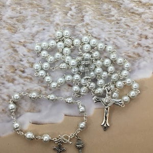 Fist Holy Communion rosary set, Cmmunion rosary gift set, wrapped rosary, rosary communion bracelet, communion rosary beads, communion gifts