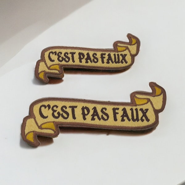 Patch C'est pas faux, Perceval dans Kaamelott, écusson thermocollant bannière parchemin 10 cm/15 cm