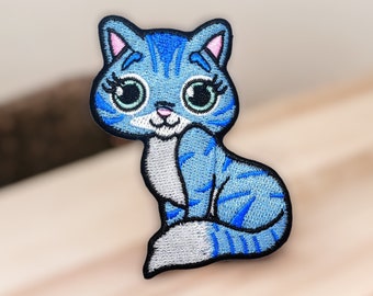 Adorable embroidered cat, iron-on patch, cat patch for customizing clothing and accessories, 7.2 cm