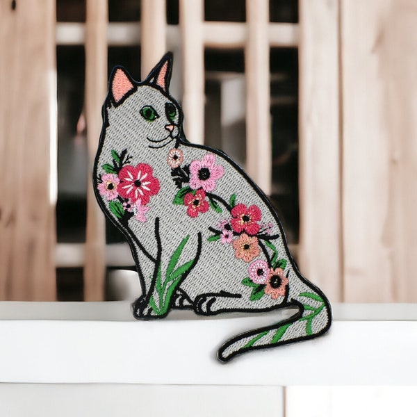 Patch chat, écusson brodé chat, chat thermocollant fleurs, customisation de vêtements et accessoires, 11 cm