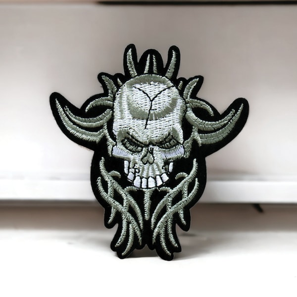 Skull patch, embroidered iron-on patch skulls with horns, 10 cm, customization of biker clothing