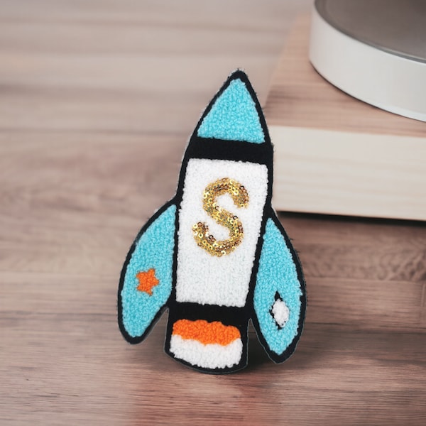 Patch fusée en maille chenille, écusson espace fil bouclette, inscription S en sequin doré 17,3 cm