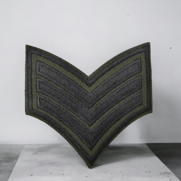 Army patch 3 chevrons, sergeant military stripe embroidered crest, iron-on patch for customization of clothing 7 cm 2.75"