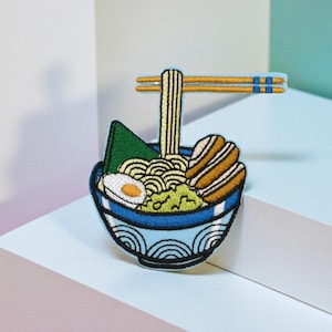 Patch brodé ramen – Écusson thermocollant bol de nouilles - 6,2 cm