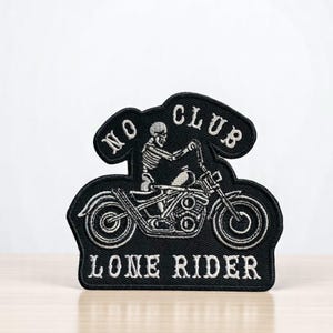 No Club Lone Rider biker patch – Embroidered skeleton motorcycle iron-on badge 10 cm