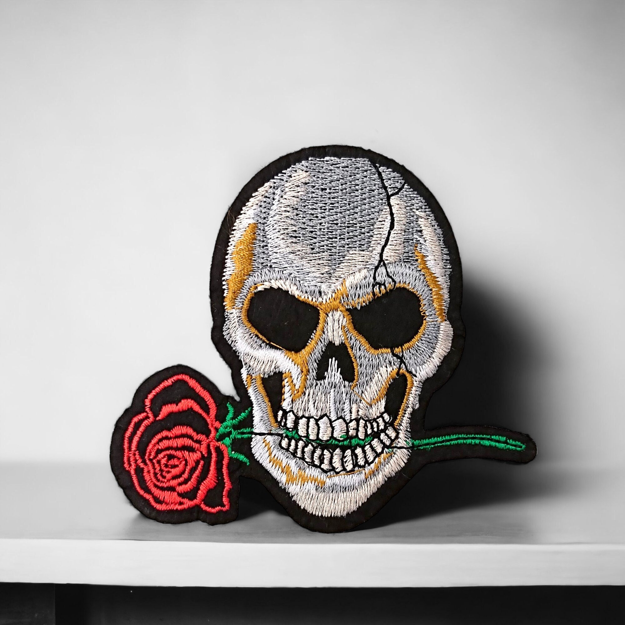 P.ANTIGURU Écusson Patch Badge Tete De Mort Épée Et Rose Brodé Ecusson
