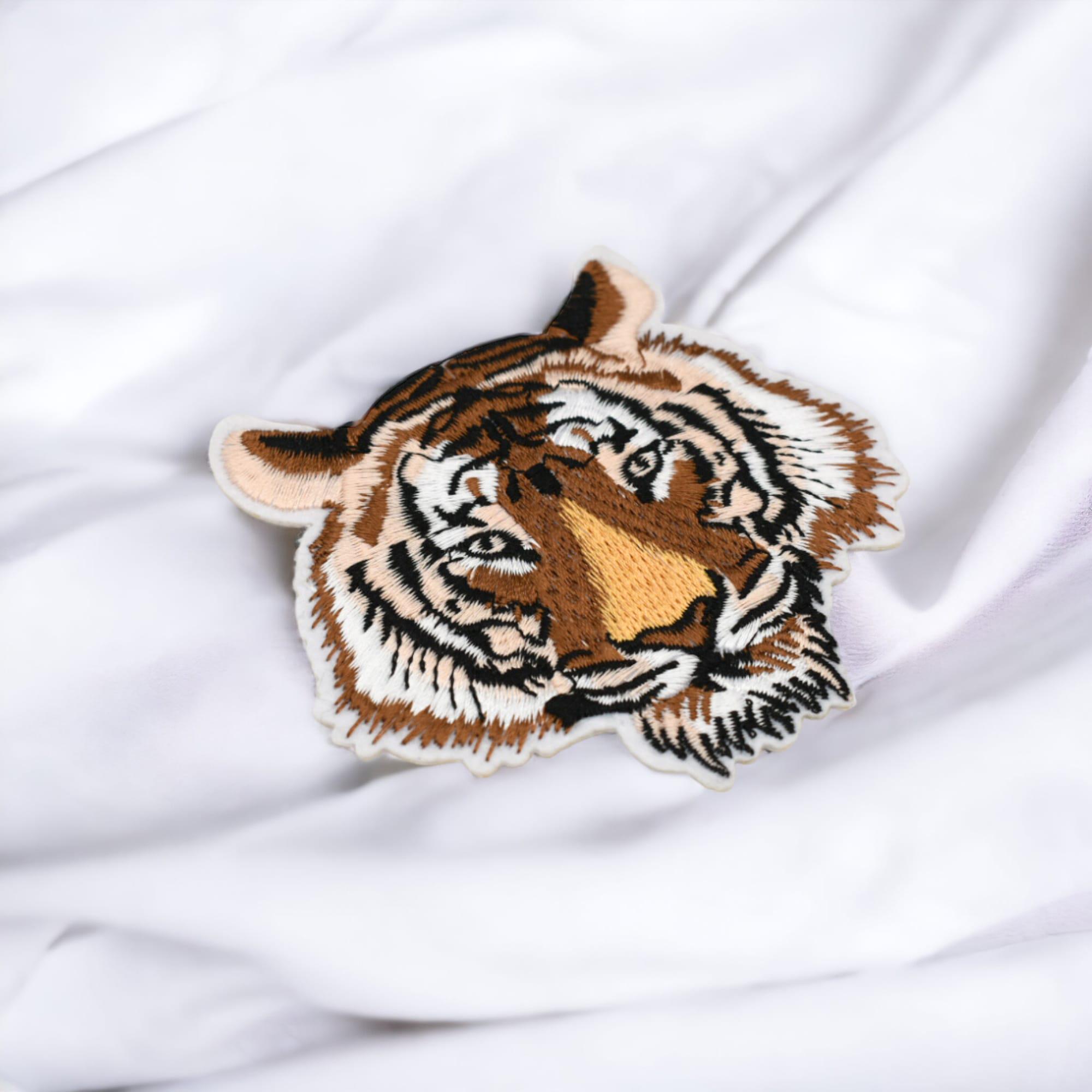 Aufnäher, Bestickt, Design: Der Brüllende Gestreifte Weiße Tiger, Zum