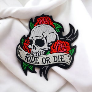 Skull biker patch, ride or die, motorcycle biker iron-on patch for clothing customization, 11.5 cm