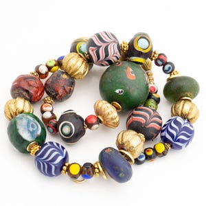 Collana di perline di vetro colorate con amuleti protettivi Nazar contro il malocchio
