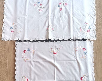 ハンガリーカロチャ刺繍パターン: 花柄テーブルクロス (90 x 90 cm