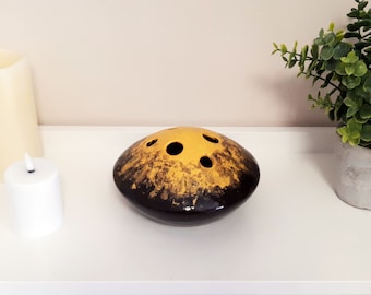 Moderne vintage gele keramische ikebana uit het midden van de eeuw, rond ikebana vaasaardewerk uit de jaren '70, Hongaars aardewerk, Studio bloemarrangeur, plantenbak