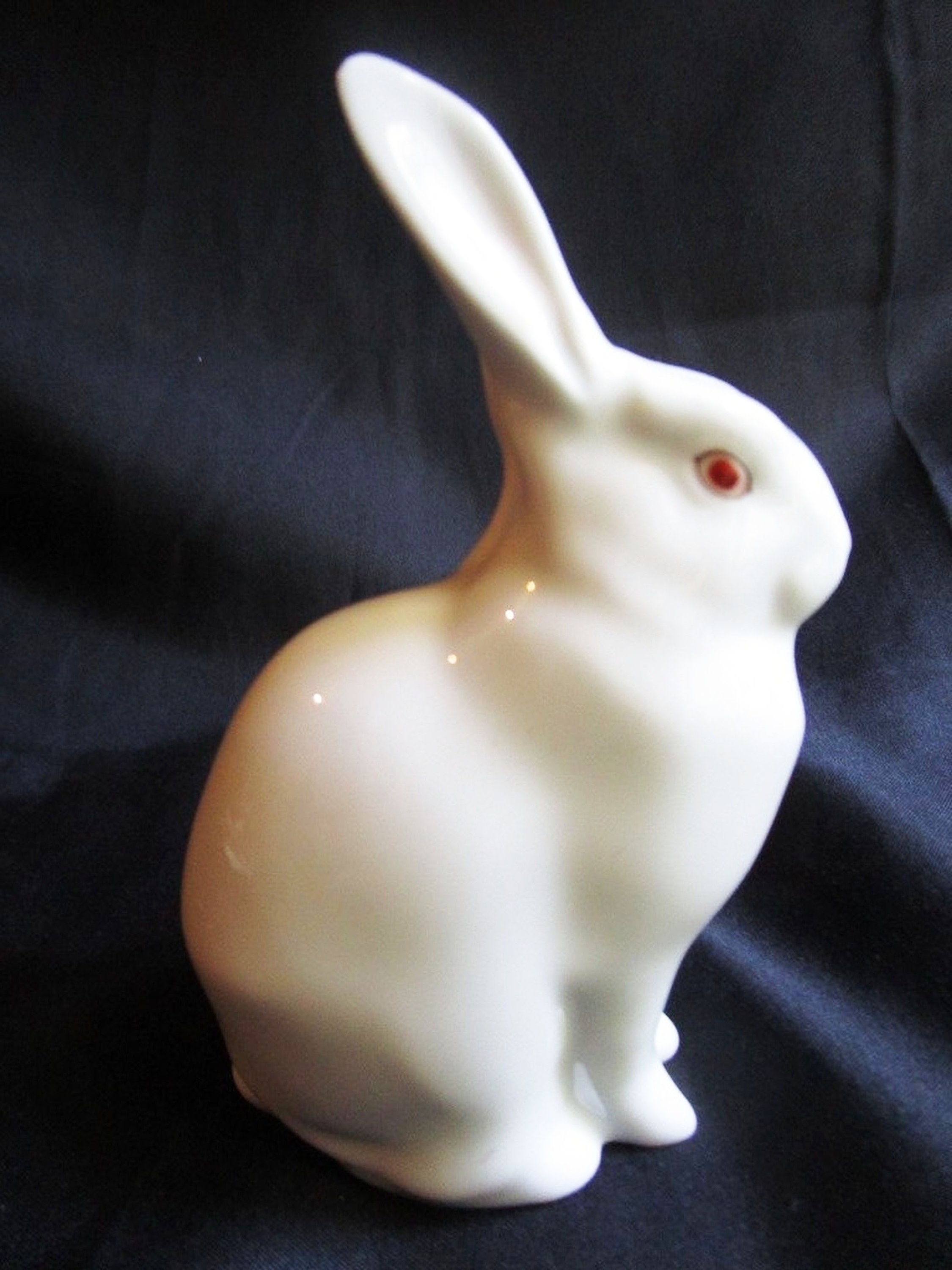 Фарфор кролик. Herend Hungary handpainted статуэтка 1976. Кролик фарфоровый белый. Белый кролик статуэтка. Кролик белый статуэтки фарфор.