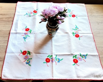 カロチャ　毛糸手刺繍　混紡リネン　テーブルクロス カロチャ 毛糸手刺繍 混紡リネン テーブルクロス