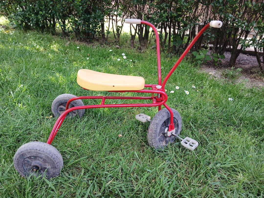 ヴィンテージ子供用三輪車、1970年代に完全に復元された赤いペダル 