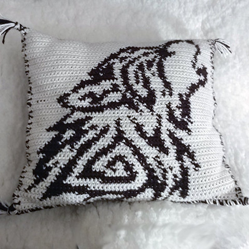 A Wolfish Dream Pillow Basic Pattern image 1