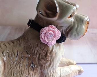 Collier de fleurs au crochet pour chien