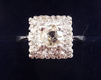 Przepiękny pierścionek w stylu art déco z 18-karatowego białego złota z diamentami w stylu vintage i antycznym