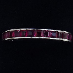 Wunderschöner, großer, wunderschöner Art-Deco-Platin-3-Karat-Rubin-Ewigkeitsring im Vintage-Stil, antik, Größe Q