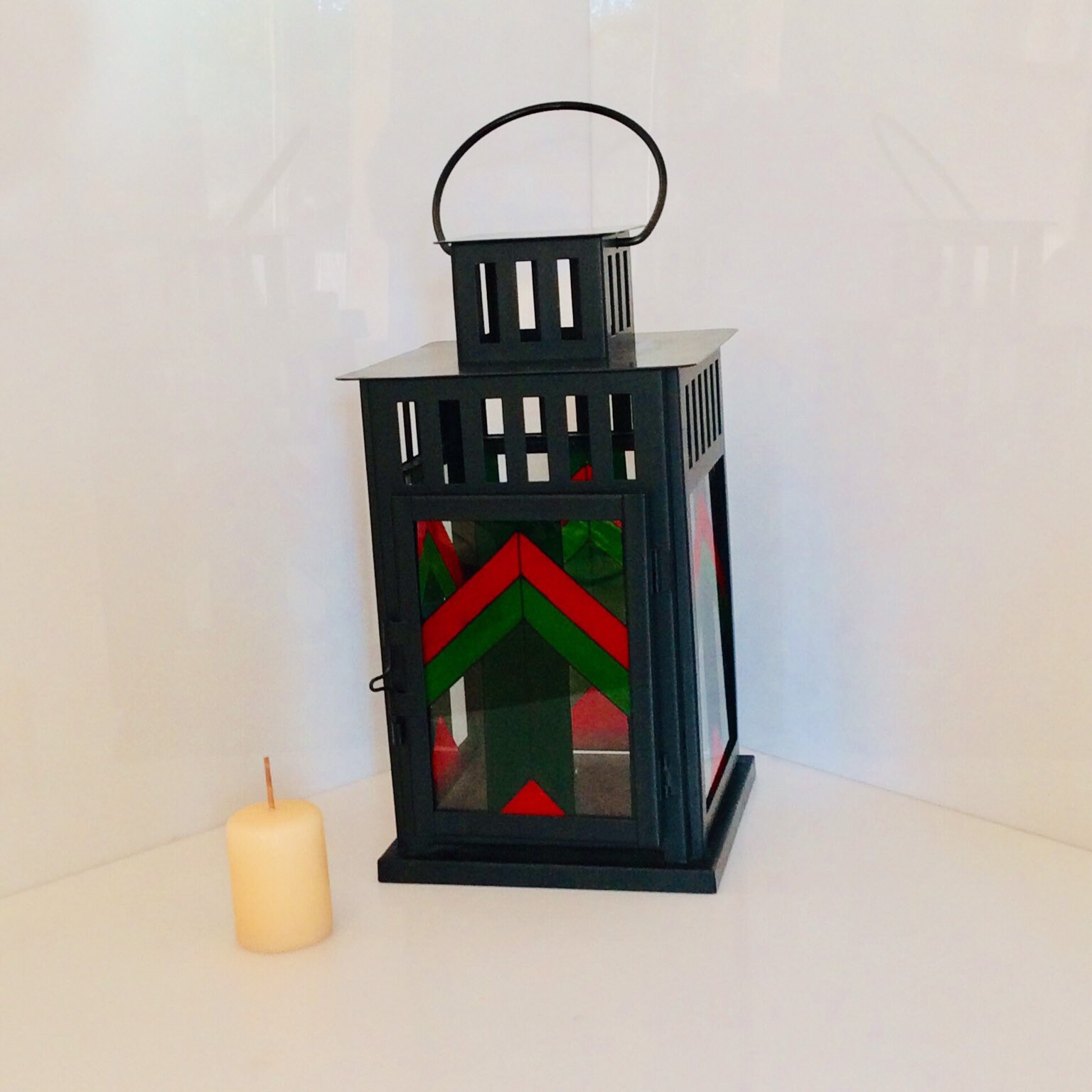 Lanterne. Métal. Noir. Porte-Bougie Lanterne. Peinture en Verre Teinté.