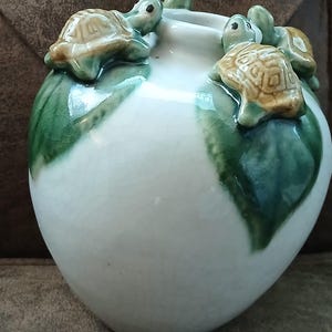 Beautiful vintage Majolica? turtle vase
