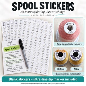 Puede incluir: Un conjunto de pegatinas circulares blancas para bobinas con números impresos en negro, que incluye un marcador negro de punta ultra fina y una tarjeta de instrucciones con el texto SPOOL STICKERS No more squinting. Just stitching! LASER BEE STUDIO.