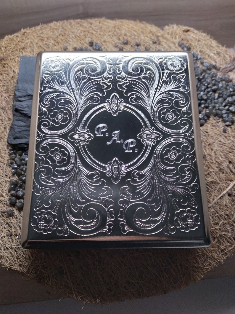 Metal cigarette case with engraving image 4