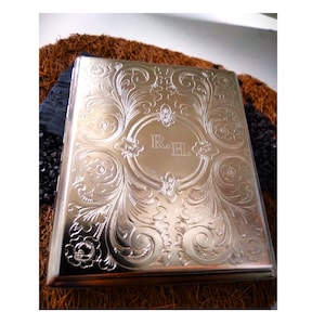 Metal cigarette case with engraving image 1