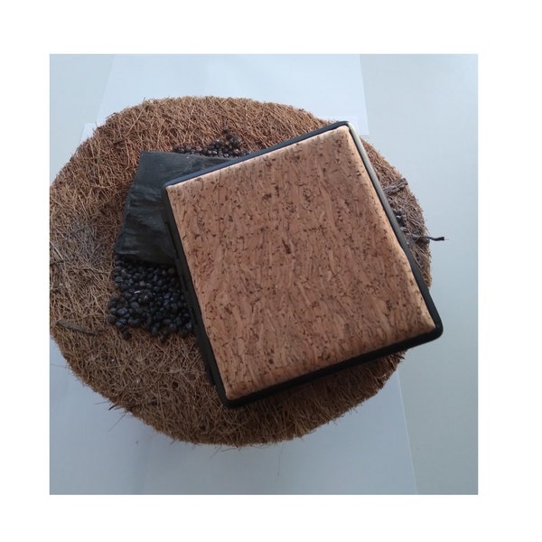 Cigarette case made of metal and cork gift