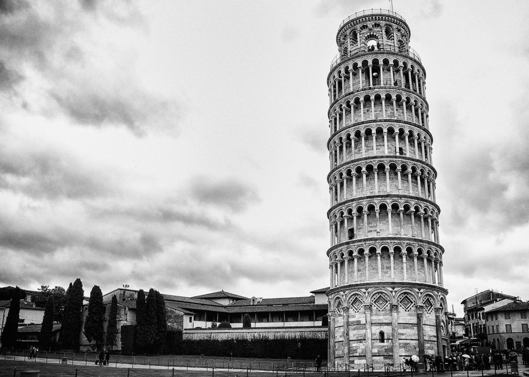 Der Schiefe Turm von Pisa in schwarz und weiß Italien - Etsy.de