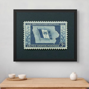 Iowa Statehood Centennial Stamp Kunstdruck, Bundesstaat Iowa Dekor, Iowa Americana Art, Iowa Briefmarkendruck, 1946 Vintage Briefmarkenplakat